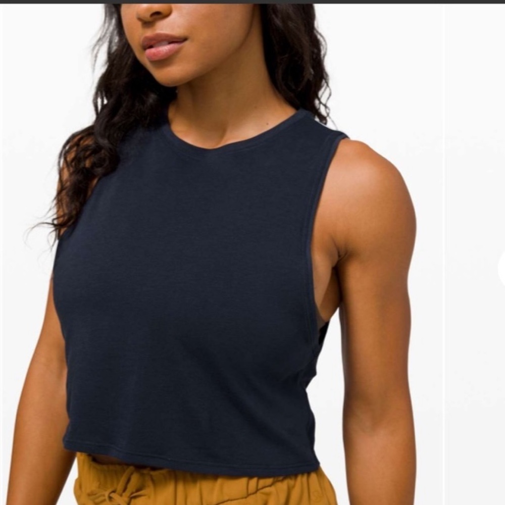 Lululemon Muscle love cropped tank top (cut out in back)